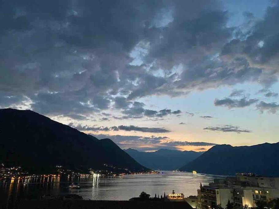 Design Flat With Impressive Boka Bay View Apartamento Kotor Exterior foto