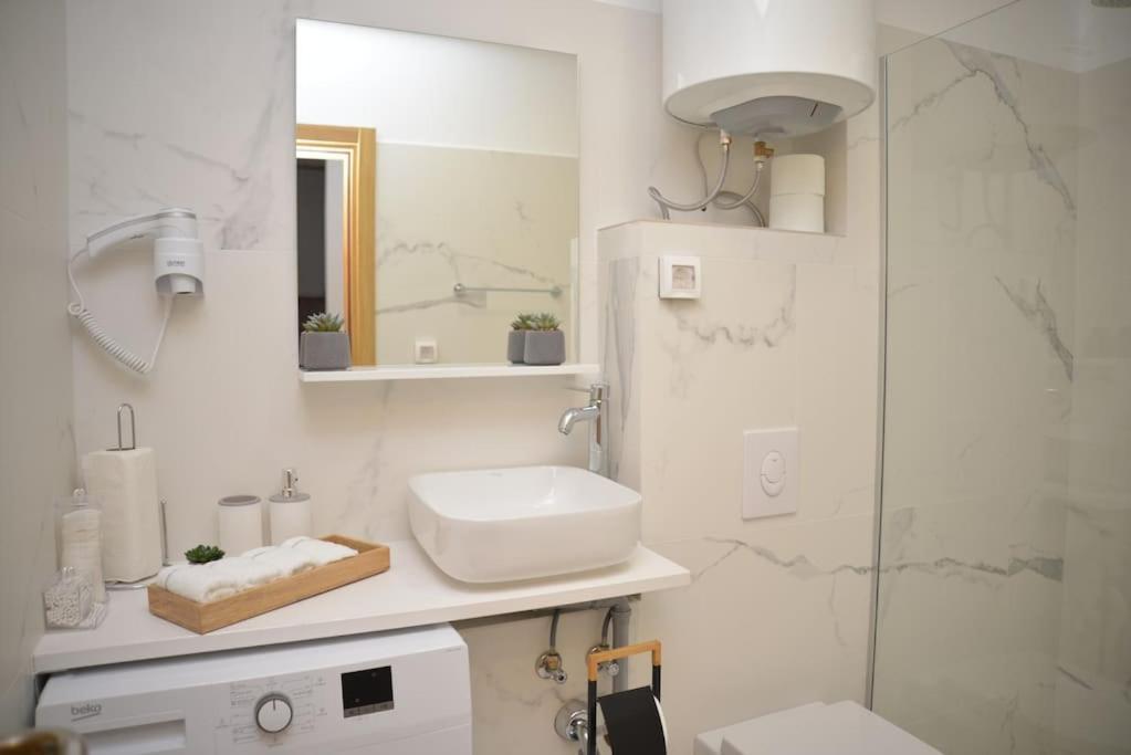 Design Flat With Impressive Boka Bay View Apartamento Kotor Exterior foto