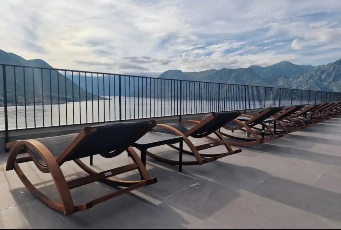 Design Flat With Impressive Boka Bay View Apartamento Kotor Exterior foto